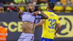 Rekor kurang baik kembali didapatkan Barcelona pada laga lanjutan Liga Spanyol 2021/2022 saat melawan Cadiz. Blaugrana hanya puas mendapatkan poin satu dari lawatannya di Estadio Nuevo Mirandilla. (AP/Miguel Morenatti)