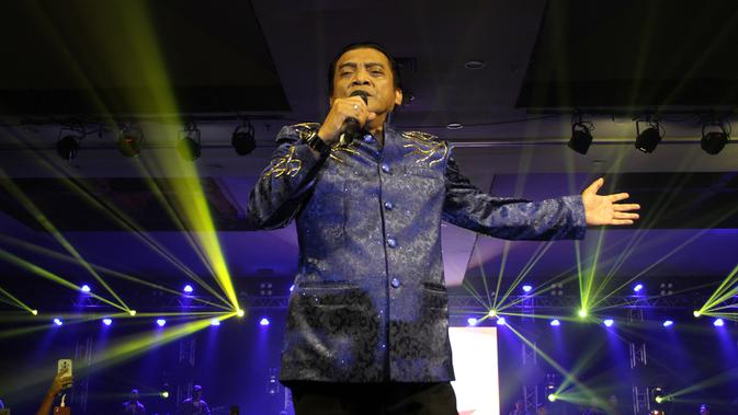 Penyanyi Didi Kempot saat menggelar konser di The Sunan Hotel Solo.(Liputan6.com/Fajar Abrori)
