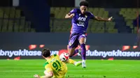 Pertandingan antara Persik Kediri versus Persebaya Surabaya di ajang BRI Super League 2025/2026. (Gatot Sumitro/Bola.com)