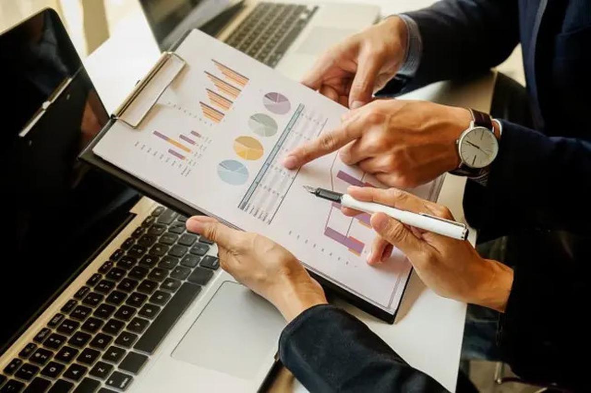 Generasi Sandwich Hadapi Tantangan Finansial? Begini Cara Atur Keuangannya
