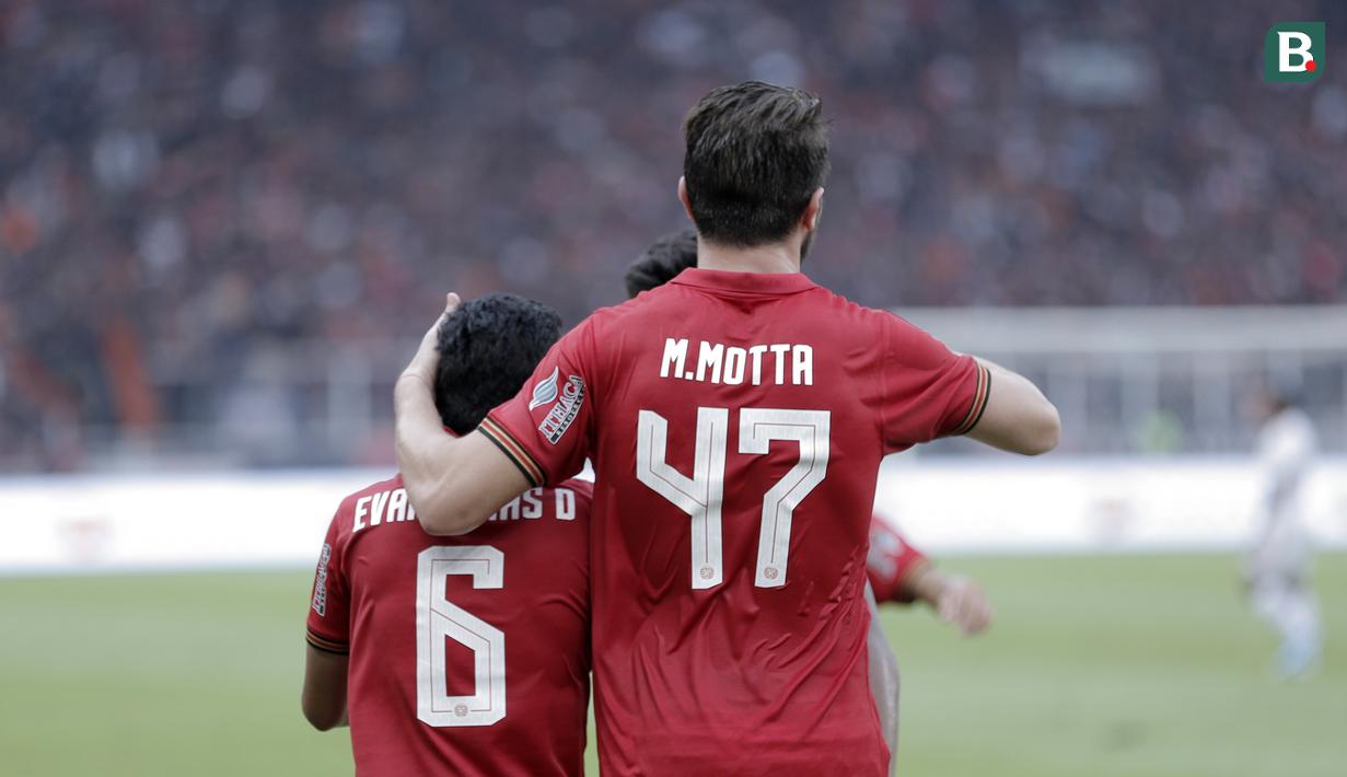 Bila pemain bernomor punggung 47 ini tampil konsisten, bukan tak mungkin Motta akan menjadi bintang baru di lini pertahanan Persija Jakarta. (Bola.com/M Iqbal Ichsan)