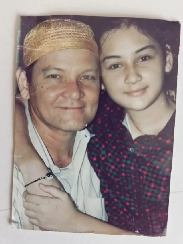 [Fimela] Mona Ratuliu dan Ayahnya