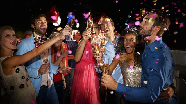 ilustrasi tahun baru 2018 dengan teman