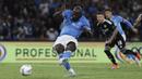 Pemain Napoli, Romelu Lukaku mencetak gol melalui tendangan penalti ke gawang Como pada laga lanjutan Liga Italia 2024/2025 yang berlangsung di Stadion Diego Armando Maradona, Naples, Italia, Jumat (04/10/2024) WIB. (AP Photo/LaPresse/Alessandro Galofaro)