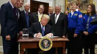Donald Trump Berencana Kirim Kembali Astronot AS ke Bulan