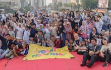 Viral Sekelompok Anak Muda Adakan Bukber Kolaborasi ‘Agak Lain’, Ajak Anak-anak Naik Bus Wisata