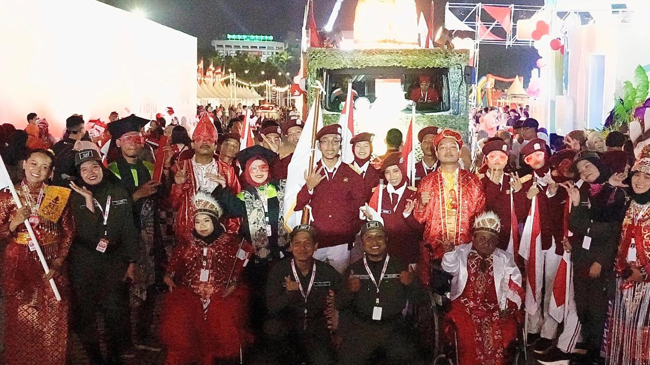 Lisna dan La Juma, Penyandang Disabilitas Ikut Karnaval HUT ke-80 RI Semringah Dapat Lambaian Tangan dari Presiden Prabowo