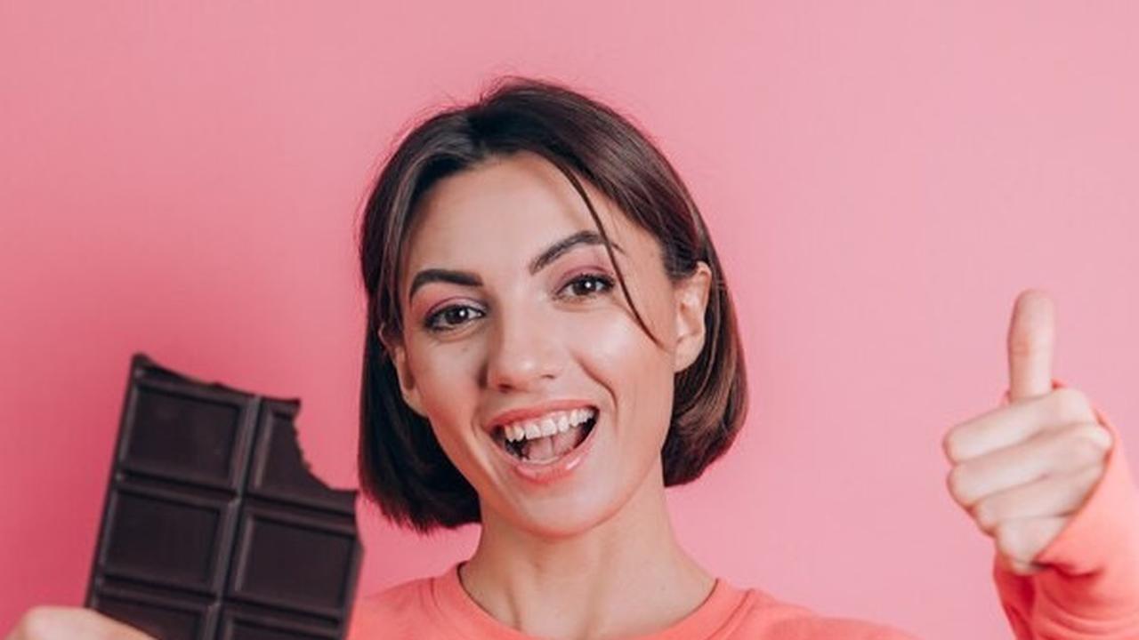 Ilustrasi Makan Cokelat