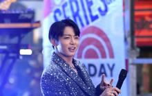 Senyumnya Indah Banget, Berikut Foto Jungkook BTS Beri Kejutan Tampil di Times Square New York
