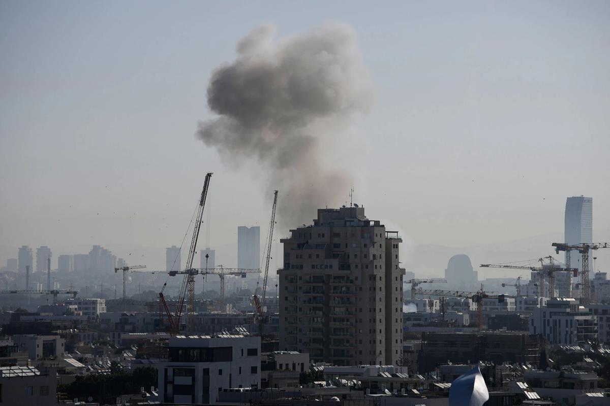 FOTO: Serangan Rudal Iran Kembali Guncang Tel Aviv
