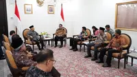 Rektor UI Ari Kuncoro bertemu Wapres Ma'ruf Amin di Jakarta, Senin (3/2/2020). (Dokumentasi kantor sekretariat Wapres)