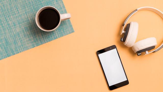 Ilustrasi kopi dan sosial media