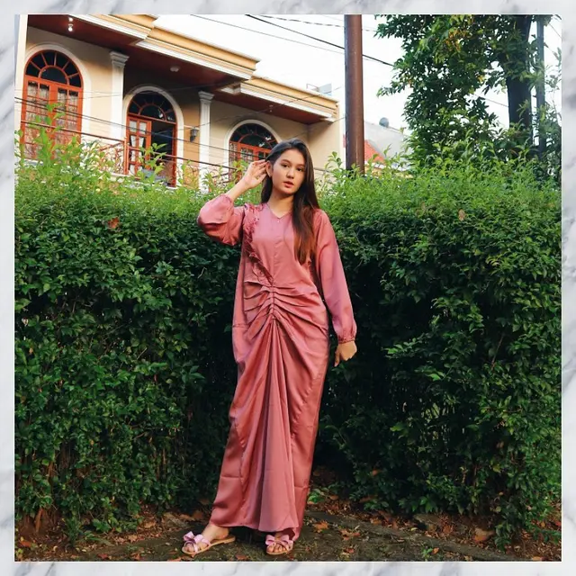 6 Gaya Seleb Pakai Kaftan, Bisa Jadi Inspirasi Lebaran