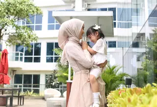 Kasih sayang ibu dan anak./Copyright Fimela/Adrian Putra