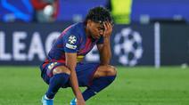 Pemain Barcelona, Lamine Yamal, tampak kecewa setelah ditaklukkan Atletico Madrid pada leg pertama perempat final Liga Champions 2025/2026 di Stadion Camp Nou, Kamis (9/4/2026). (AP Photo/Joan Monfort)