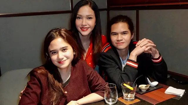 Potret Kedekatan 6 Artis Bareng Orang Tua Pacarnya, Calon Mertua Idaman