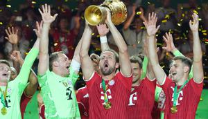 Harry Kane berhasil mencetak hattrick saat Bayern Munchen menang 3-0 atas VfB Stuttgart pada laga final DFB Pokal musim ini di Olympiastadion Berlin, Minggu (24/05/2026) dini hari WIB. Berkat hasil tersebut, Die Bayern berhasil menjuarai DFB Pokal sekaligus mengawinkan gelar dengan Bundesliga. (AP Photo/Ebrahim Noroozi)