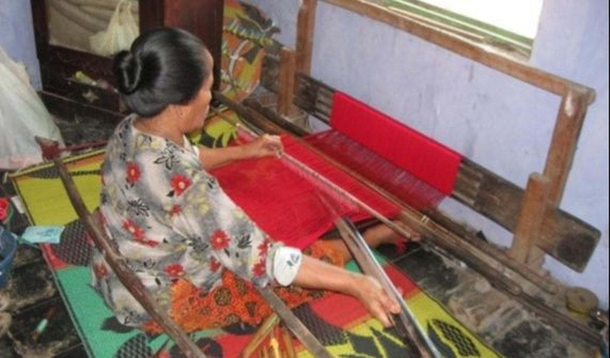 Dikerjakan oleh Perempuan