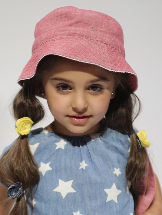 Ekspresi model cilik saat membawakan koleksi True Religion pada saat petitePARADE di Children's Club di Jacob Javitz Center di New York City (6/8). (JP Yim / Getty Images untuk petitePARADE / AFP)