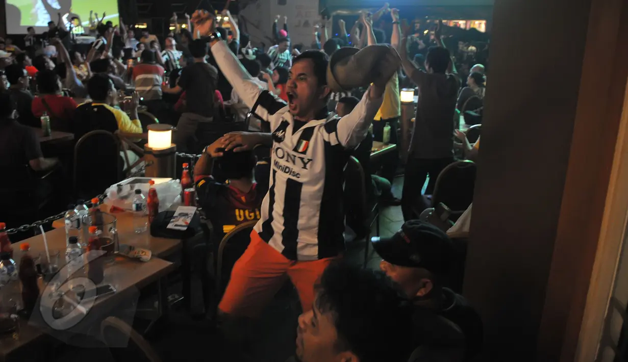 Keseruan acara nonton bareng (nobar) final Liga Champions Juventus vs Barcelona, di Dock 88, La Piazza, Mall Kelapa Gading, Minggu (7/6/2015). (Liputan6.com/Herman Zakharia)