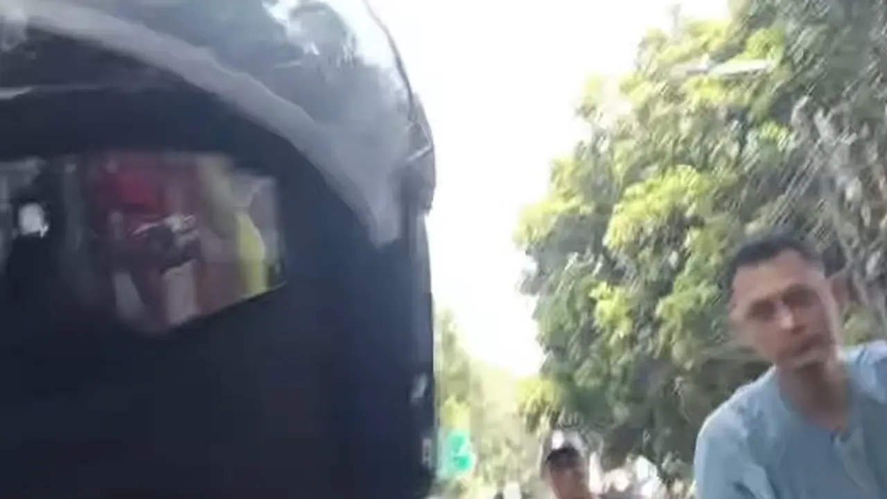 Viral Pemotor Dipukul Saat Berkendara