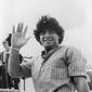 Pemain sepak bola Argentina Diego Maradona tiba dari Barcelona sebelum dipindahkan ke Napoli di Roma, Italia, 4 Juli 1984. Maradona telah dirawat di rumah sakit sejak awal November, beberapa hari setelah merayakan ulang tahunnya. (AFP)
