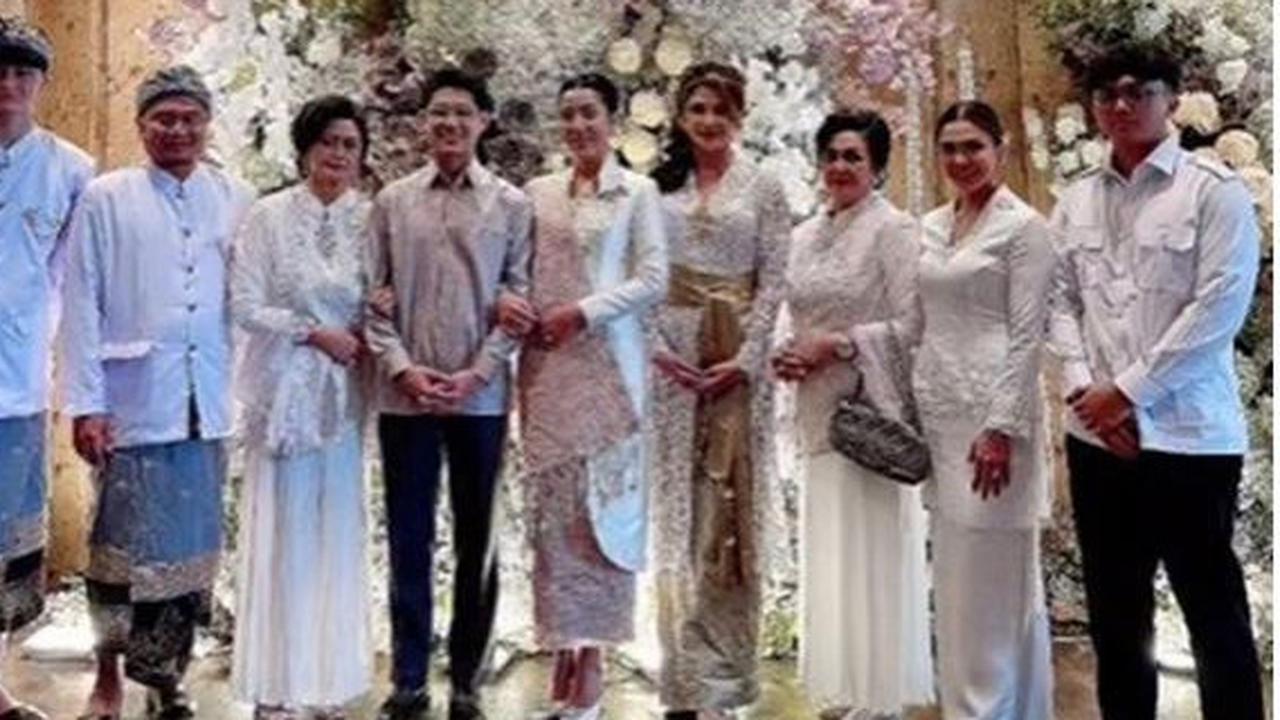 6 Potret Keluarga Tamara Bleszynski di Pertunangan Teuku Rassya, Ibunda Tampil Awet Muda dan Menawan