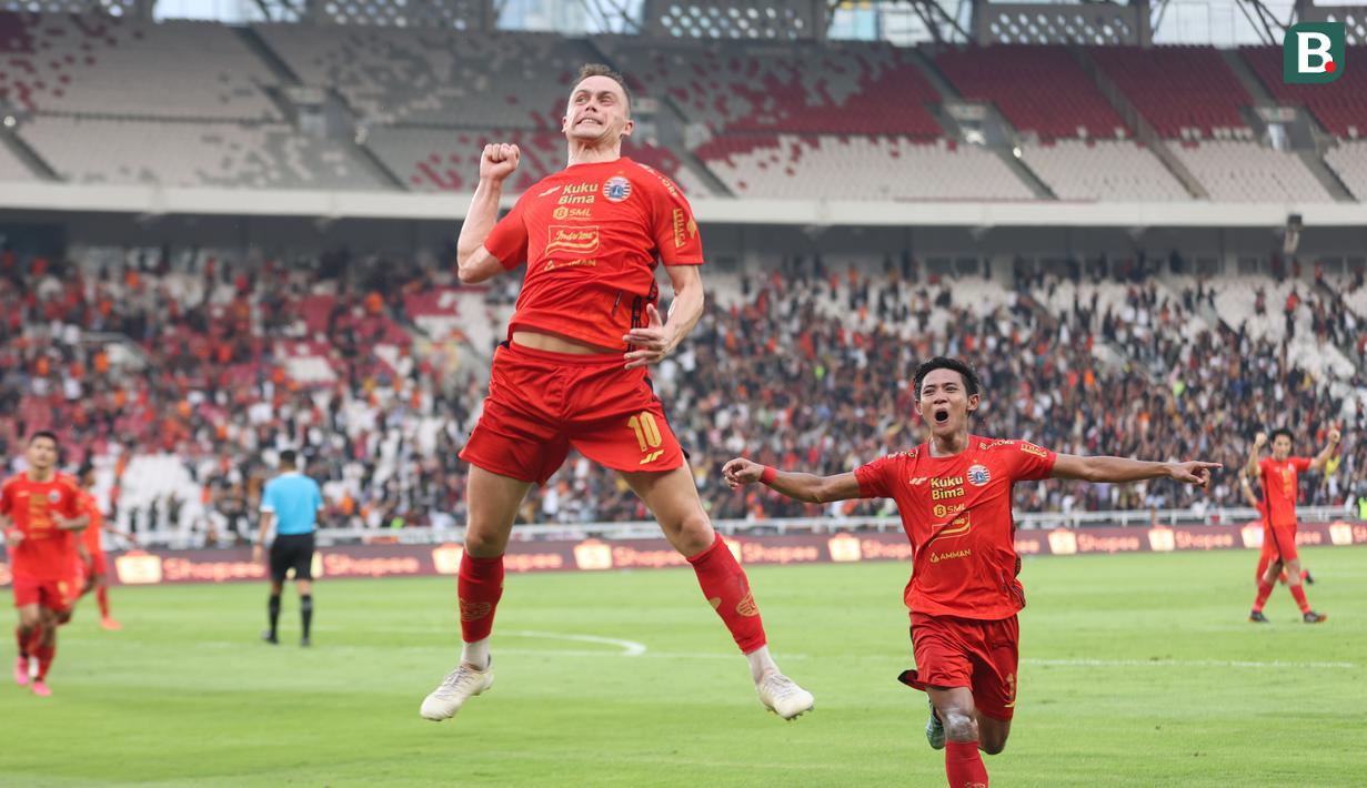 <p>Selebrasi pemain Persija Jakarta, Maciej Gajos setelah mencetak gol kedua timnya ke gawang PSIS Semarang pada laga pekan ke-34 BRI Liga 1 2023/2024 di Stadion Utama Gelora Bung Karno (SUGBK), Senayan, Jakarta, Selasa (30/4/2024). (Bola.com/Abdul Aziz)</p>