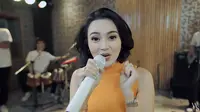 Wika Salim - Shopee Aa (New Official Music Video)