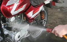 Jangan Cuci Motor saat Mesin Panas, Ini Risikonya