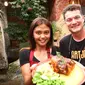 Pasangan suami-istri Veronica Tri Haryanti dan Michael Van den Bremt bersama membangun restoran di tengah kondisi pandemi. (Foto: Liputan6.com).