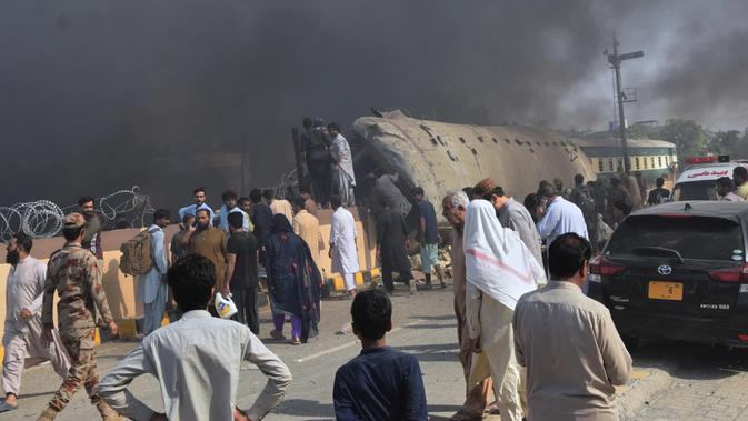 Bom Bunuh Diri Guncang Stasiun di Pakistan, 23 Orang Tewas