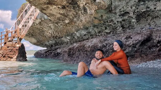 Potret Irish Bella Saat Pakai Baju Renang Ini Jadi Sorotan