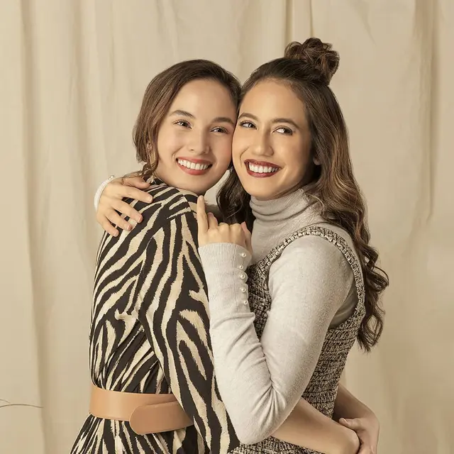 6 Gaya Pemotretan Pevita Pearce dan Chelsea Islan, Disebut Bak Kembar
