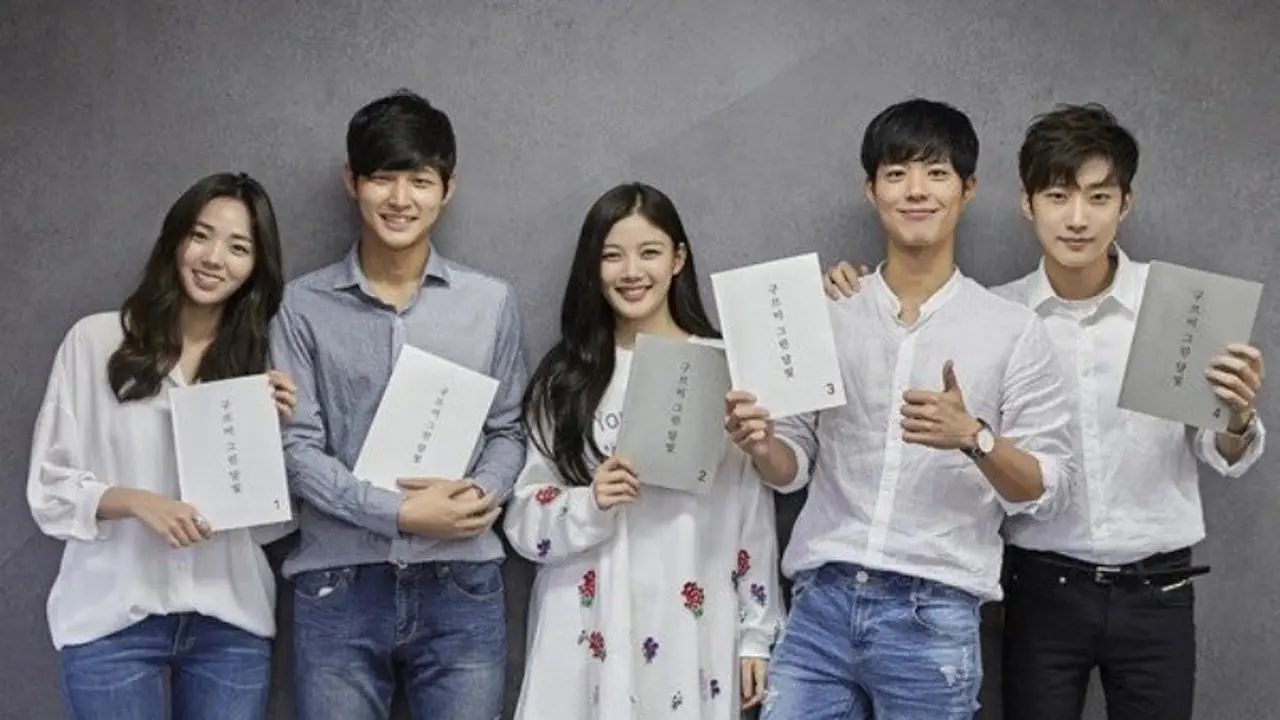 Usai Reply 1988, Park Bo Gum Bintangi Moonlight Drawn by Clouds