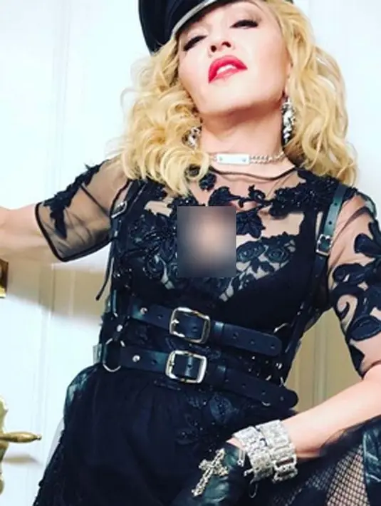 Selain itu, Madonna juga mengungkapkan bahwa kini ia lebih bersemangat dalam meproduksi film dan karya musiknya yang lebih baru. Selain itu, ia juga sudah mulai menulis sebuah buku dan memasuki dunia lain. (Instagram/Madonna)