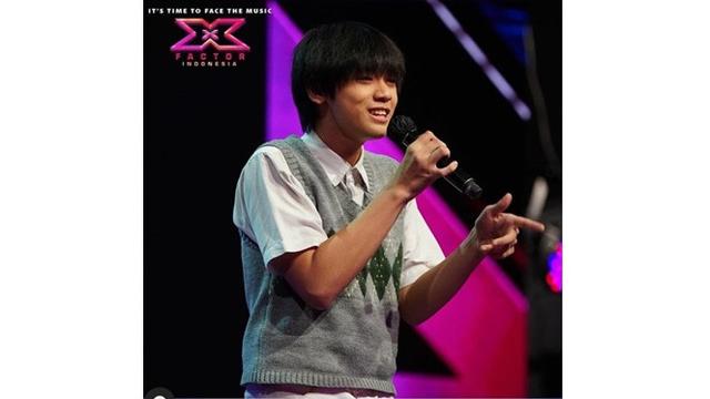 6 Potret Melvin Genuino, Penyanyi Muda yang Dikira Gantikan Iqbaal di Grup TBA