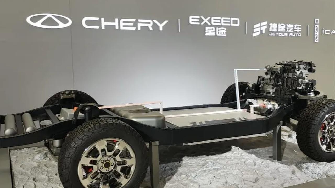 Berdasarkan tren tersebut, dari sisi teknologi otomotif, Chery akan memasarkan kendaraan yang memadukan teknologi mesin biasa, hybrid (PHEV), dan baterai (BEV).&nbsp;<br>Chery punya teknologi superhybrid yang dapat menempuh jarak hingga 1.400 km.