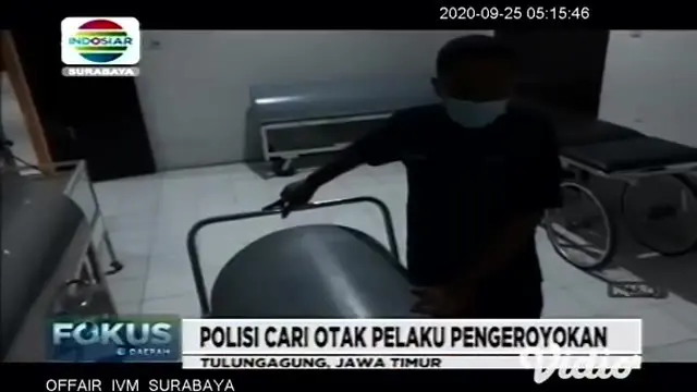 Seorang warga Desa Nyawangan, Kecamatan Sendang tewas mengenaskan dengan sejumlah luka bacok di tubuh akibat dikeroyok warga. Korban sempat dilarikan ke rumah sakit usai pengeroyokan.