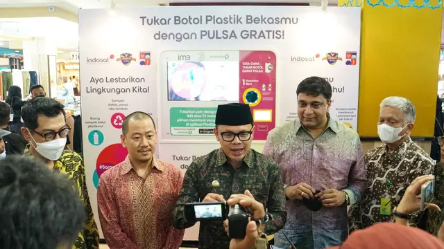 Indosat Ooredoo Hutchison (IOH) berkolaborasi dengan Pemerintah Kota Bogor, Dinas Lingkungan Hidup Kota Bogor, dan Bogor Trade Mall (BTM), untuk meluncurkan program Sampah Jadi Pulsa (Dok. Indosat Ooredoo Hutchison)