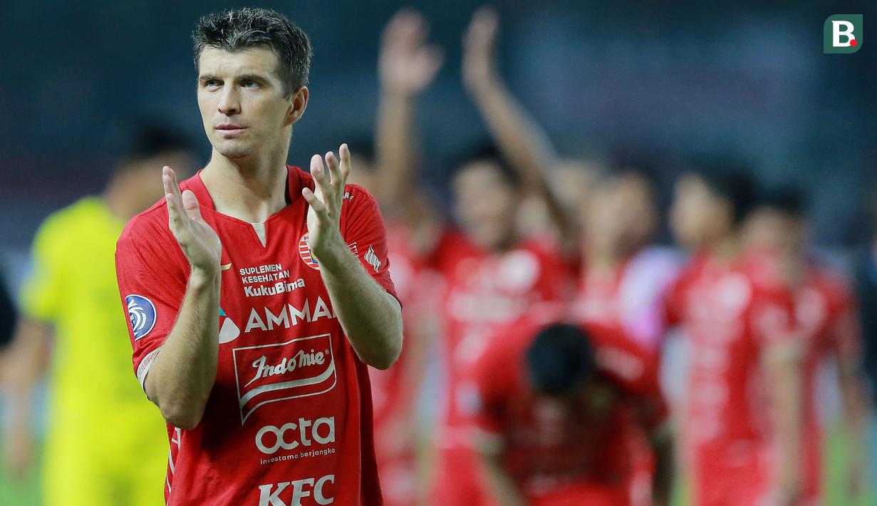<p>Pemain Persija Jakarta, Ondrej Kudela merayakan kemenangan atas Persita Tangerang usai laga pekan ke-6 BRI Liga 1 2022/2023 antara Persija Jakarta melawan Persita Tangerang di Stadion Patriot Candrabhaga, Bekasi, Rabu (24/8/2022) malam WIB. (Bola.com/M Iqbal Ichsan)</p>
