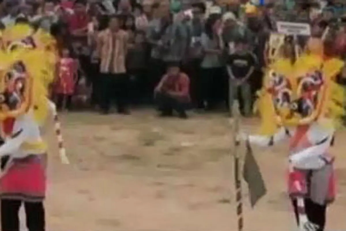 Serunya Karnaval Babukung, Aksi Ribuan Penari Topeng Suku Dayak