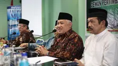 Dewan Pertimbangan Majelis Ulama Indonesia (MUI) menggelar rapat pleno ke- 15 di Kantor MUI, Rabu (22/2). Tema rapat tersebut adalah 'Upaya Bersama Menghadapi Ancaman Terhadap NKRI'. (Liputan6.com/Faizal Fanani)