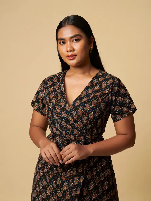 Model Dress Batik untuk Orang Gemuk dan Pendek
