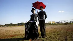 Dua peserta cosplay bergaya seperti Satoru dan Sayuri dalam Festival Anime Friends di Sao Paulo, Brasil, (19/7/2015). Festival Anime Friends dimeriahkan beragam pertunjukan yang berkaitan dengan kebudayaan Jepang (REUTERS/Nacho Doce) 