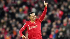 Thiago Alcantara terpilih sebagai Man of the Match laga kali ini. Pemain asal Spanyol itu bermain sangat dominan di lini tengah. Daya jelajahnya sangat baik. Akurasi dan visi umpannya brilian. (AFP/Anthony Devlin)