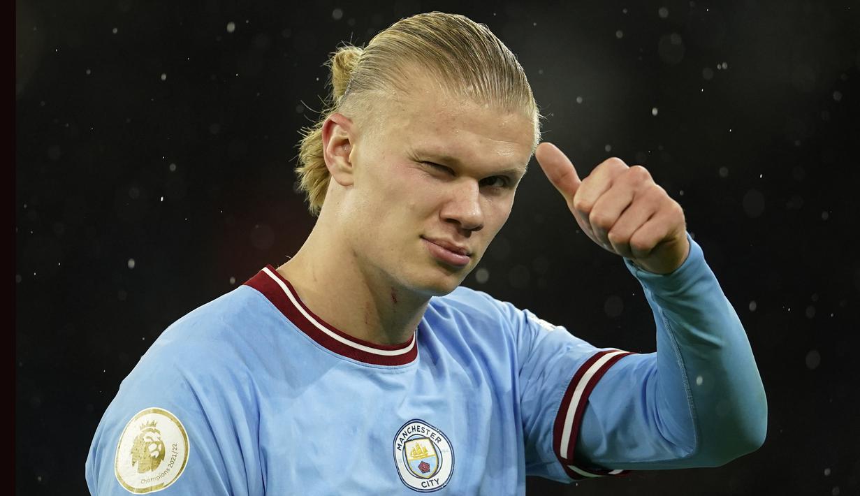 Sebagai salah satu liga terbaik di dunia, Liga Inggris selalu dipenuhi para pemain haus gol tiap musimnya, meskipun baru memulai debutnya di Liga Inggris. Ada beberapa pemain yang langsung tancap gas dengan mencetak banyak gol di musim pertamanya, seperti 5 pemain berikut yang tercepat mencetak 20 gol di musim pertamanya, termasuk rekrutan terbaru Manchester City, Erling Haaland. (AP Photo/Dave Thompson)