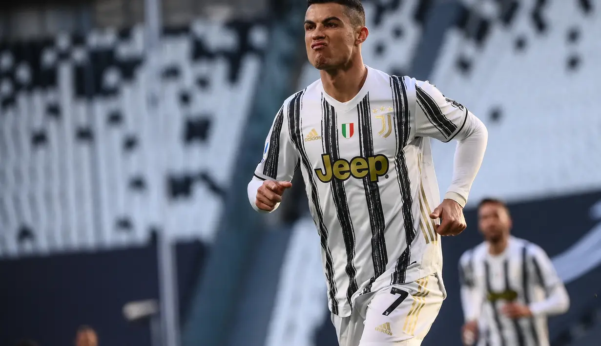 Juventus mengeluarkan 117 juta euro untuk memboyong Cristiano Ronaldo dari Real Madrid pada musim panas 2018. Usia Ronaldo ketika bergabung dengan Juventus adalah 33 tahun. Dibeli dengan harga mahal, Ronaldo mampu menunjukkan performa yang sangat mengesankan bersama Juventus. (Marco BERTORELLO / AFP)