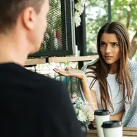 Ilustrasi Pasangan/https://www.shutterstock.com/Shift&nbsp;Drive