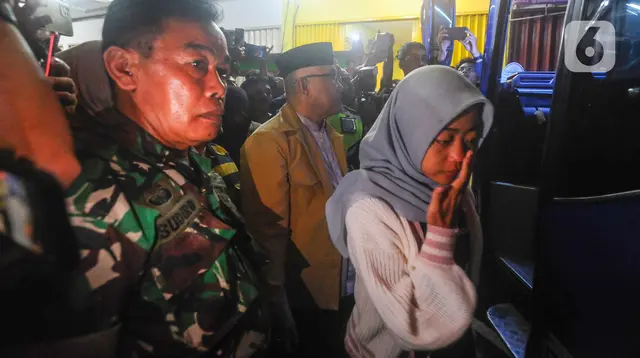 Tercatat ada 11 korban meninggal dunia, terdiri dari 1 pengendara motor dan 10 berasal dari rombongan SMK Lingga Kencana. (merdeka.com/Arie Basuki)